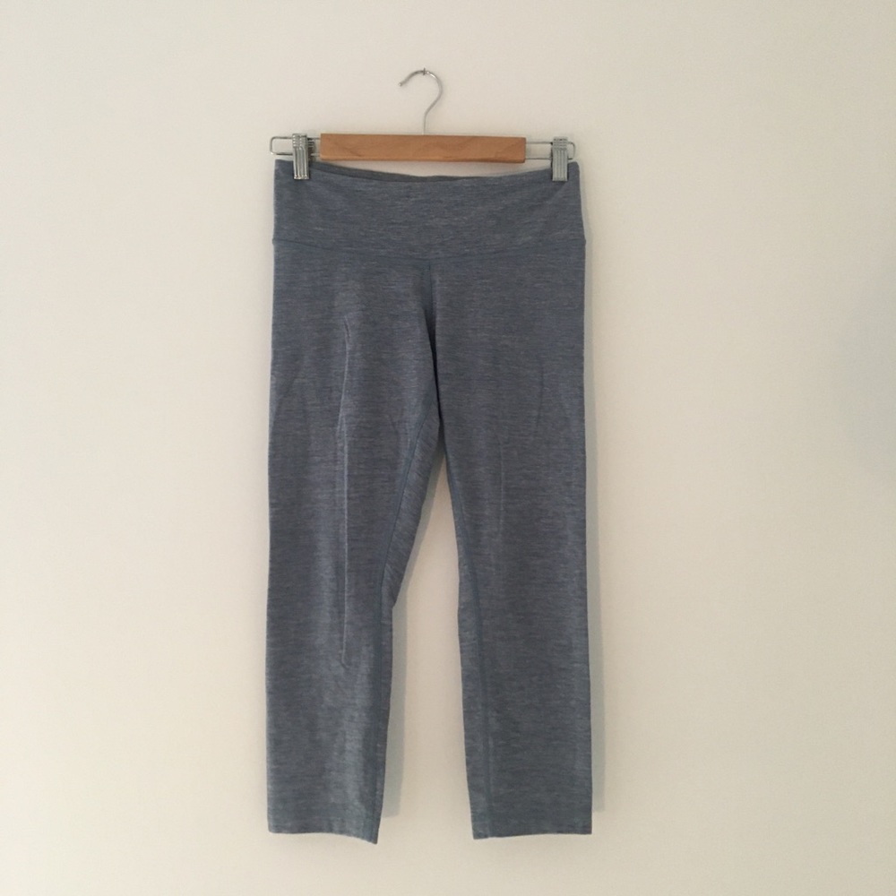 Lululemon Heather Blue Wunder Under Crop Size 6